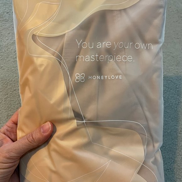 HoneyLove SuperPower Short in Sand L and XL - Picture 8 of 8